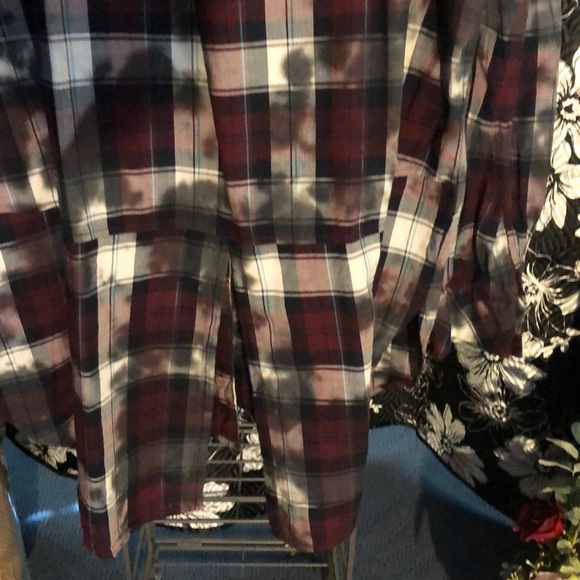 Lightweight fun button down - Picture 3 of 3